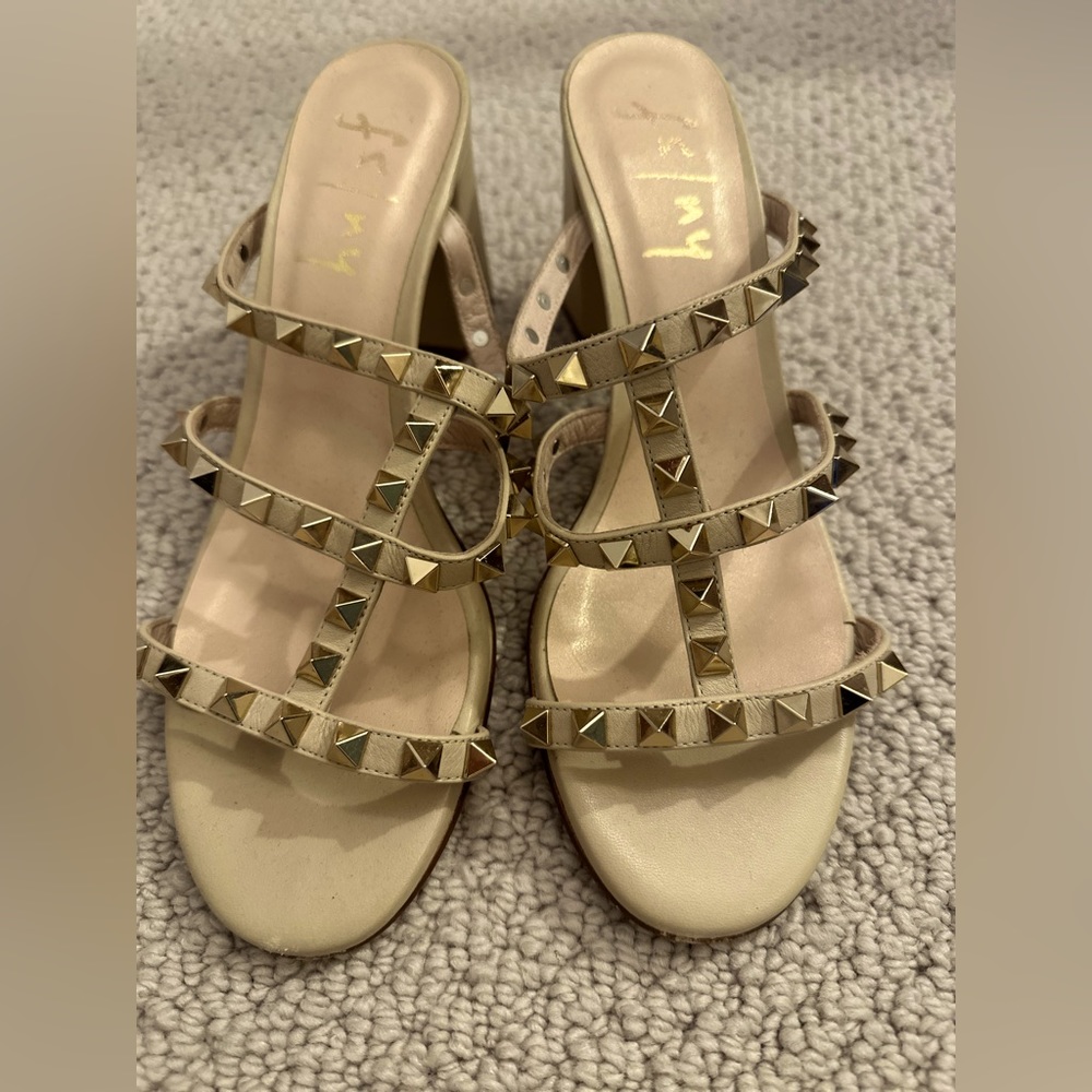 French Sole Beige Foster Sandals Size 7 from Tuckernuck